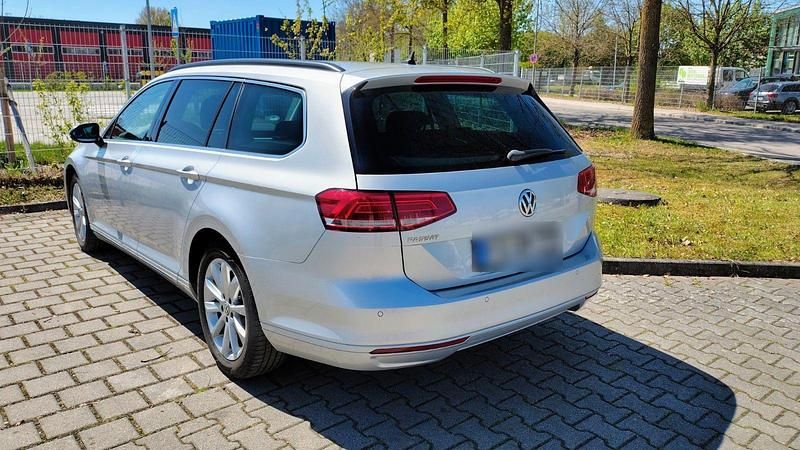 Second-hand VW Passat 150 CP (110 kW) 2018 Argintiu Berlinǎ