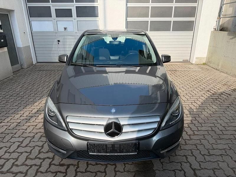 Gebraucht Mercedes B180 109 PS (80 kW) 2013 Grau Van / Kleinbus