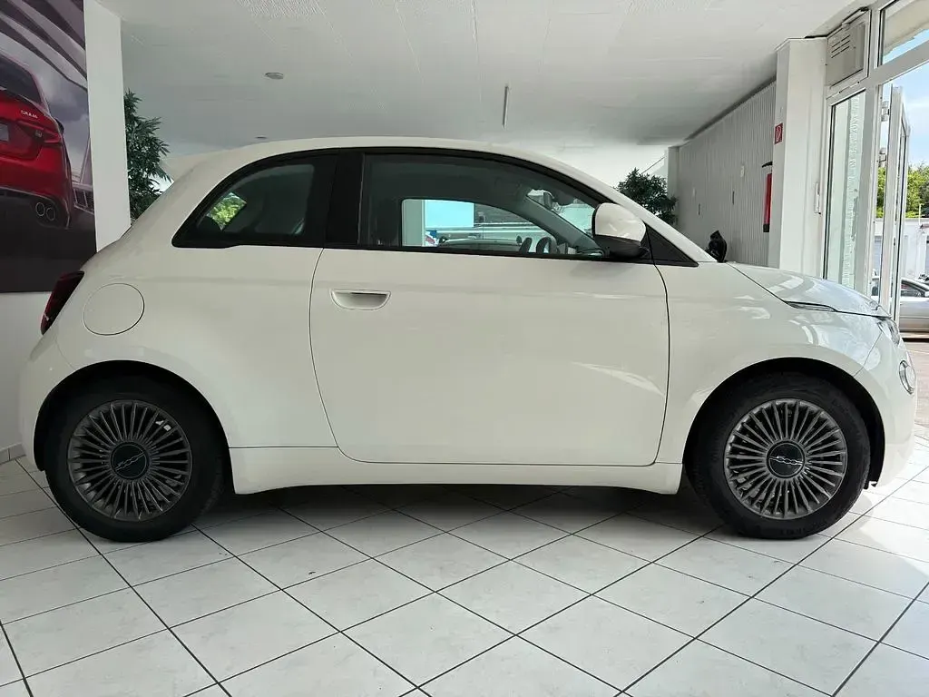 Gebraucht Fiat 500e Icon 86 kW (118 PS) 2022 Weiß Limousine