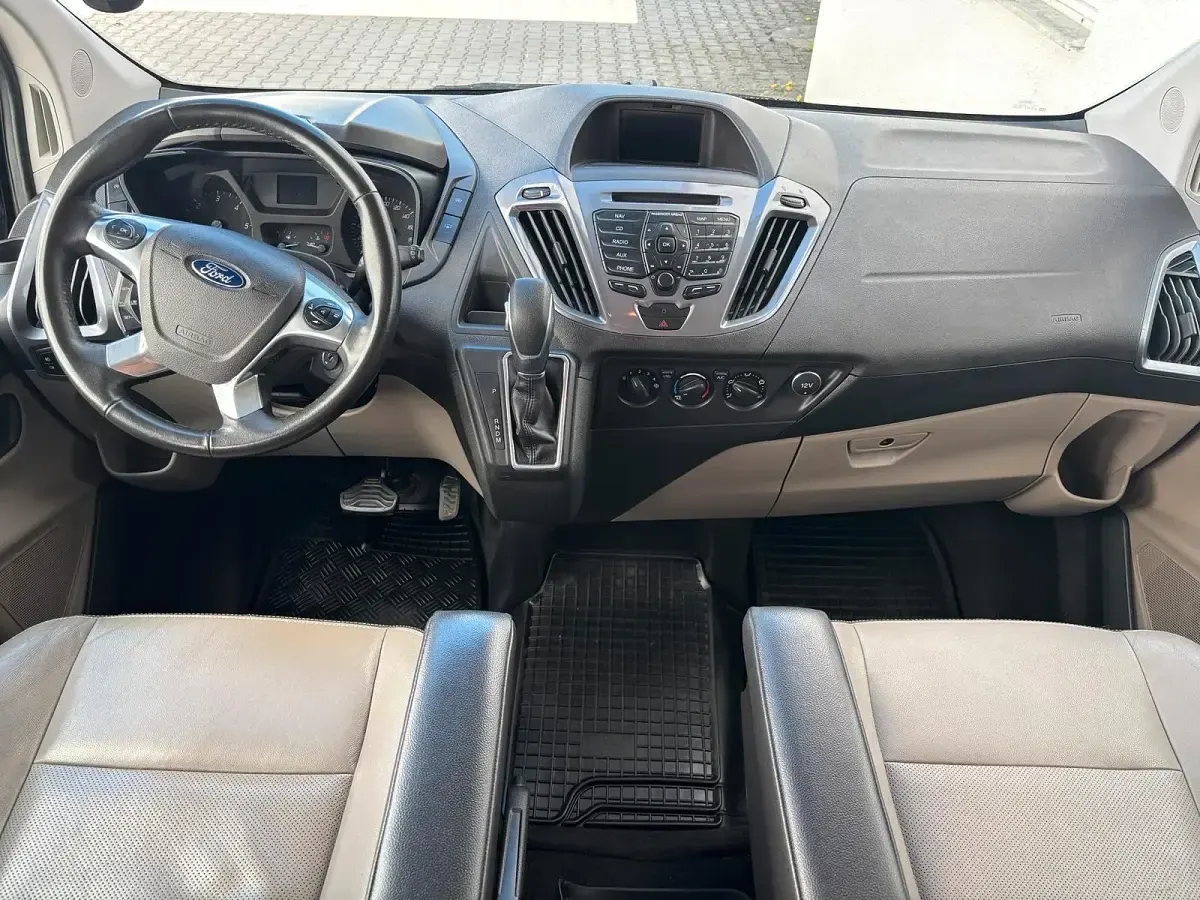 Gebraucht Ford Tourneo 170 PS (125 kW) 2017 Schwarz Van / Kleinbus