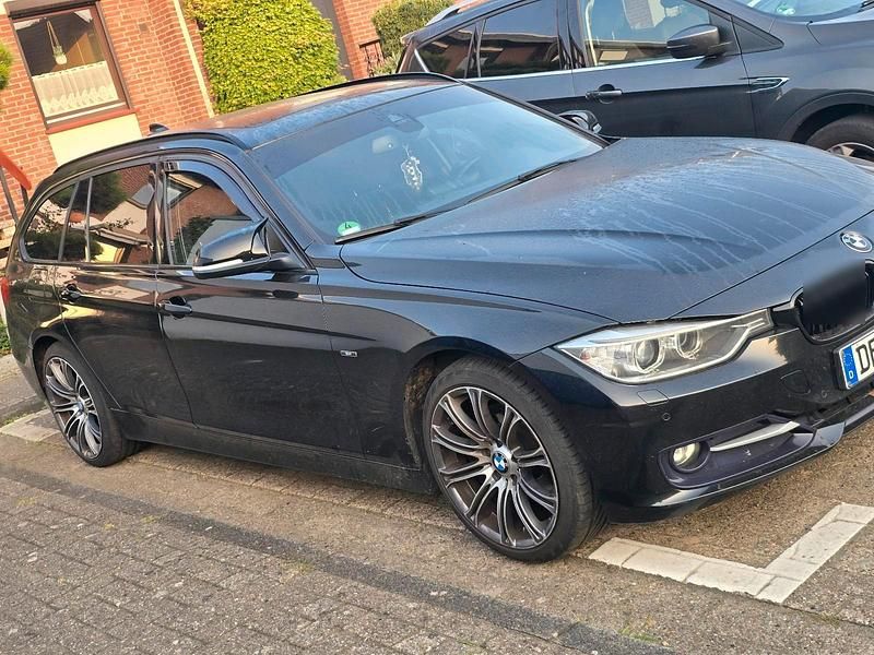Schwarz Gebraucht 2013 BMW 320 Sport Line Kombi | 7.700 € (Fairer Preis) - Bild 1/4