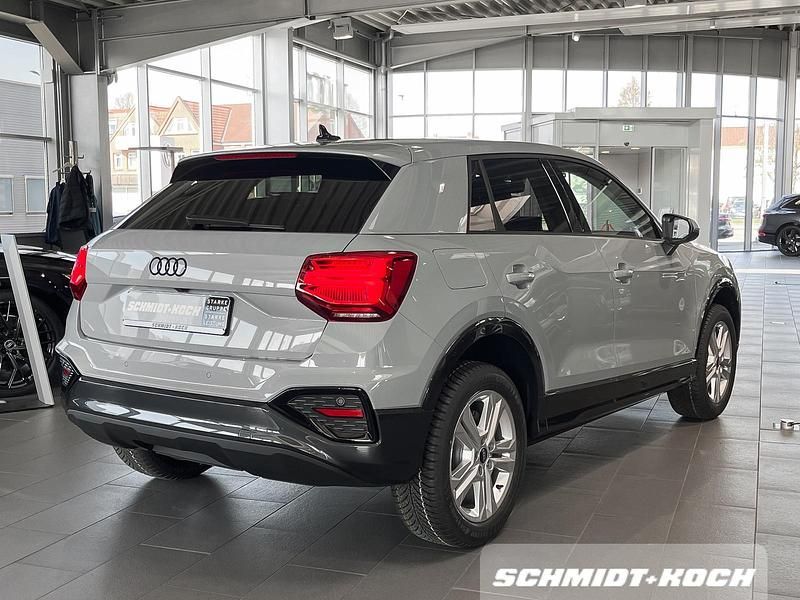 Neu Audi Q2 Advanced Plus 150 PS (110 kW) 2026 Pfeilgrau perleffekt (grau) SUV
