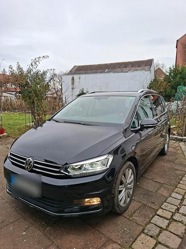 Schwarz Gebraucht 2022 VW Touran Van / Kleinbus | 27.800 € (Guter Preis) - Bild 1/4