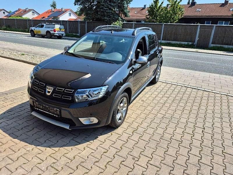 Perlmuttschwarz Gebraucht 2020 Dacia Sandero Prestige Kleinwagen | 11.890 € (Fairer Preis) - Bild 1/4