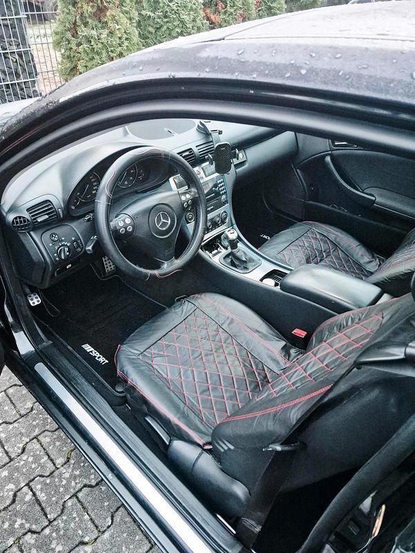 Schwarz Gebraucht 2005 Mercedes C180 Coupé | 2.000 € (Guter Preis) - Bild 1/4