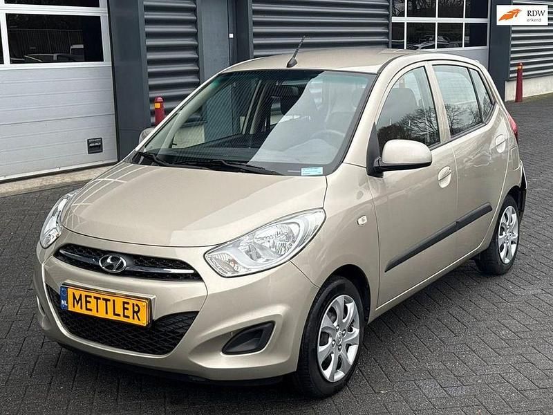 Gebraucht Hyundai i10 86 PS (63 kW) 2011 Beige Kleinwagen