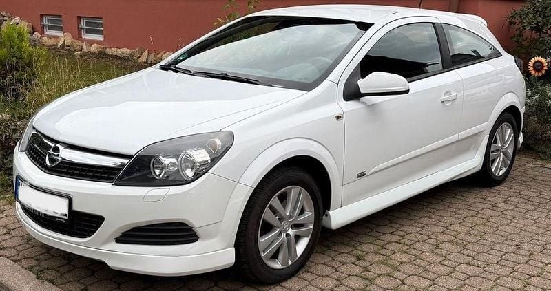 Weiß Gebraucht 2007 Opel Astra GTC OPC Coupé | 3.499 € (Fairer Preis) - Bild 1/4