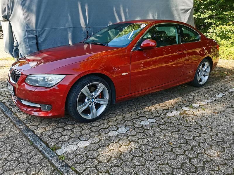 Rot Gebraucht 2010 BMW 330 Coupé | 8.200 € (Superpreis) - Bild 1/4