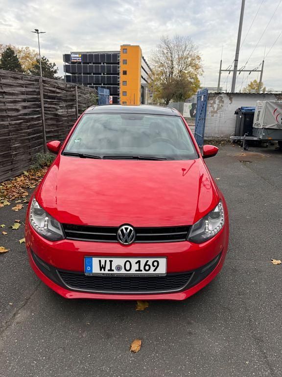 Rot Gebraucht 2013 VW Polo Life Limousine | 5.899 € (Superpreis) - Bild 1/4