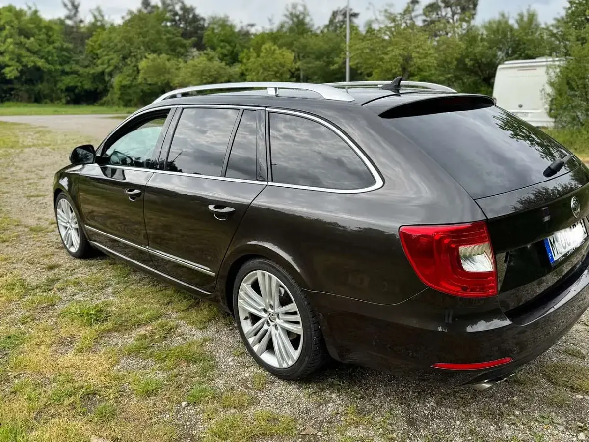 Gebraucht Skoda Superb Ambition 170 PS (125 kW) 2013 Kombi