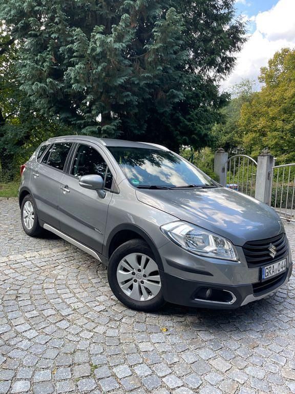 Silber Gebraucht 2013 Suzuki SX4 S-Cross Comfort SUV | 10.300 € (Fairer Preis) - Bild 1/4