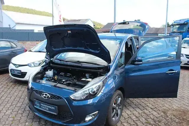 Gebraucht Hyundai ix20 Space 125 PS (91 kW) 2018 Blau Kleinwagen