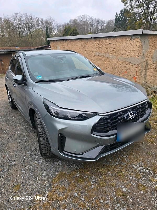 Gebraucht Ford Kuga 152 PS (111 kW) 2024 Silber SUV