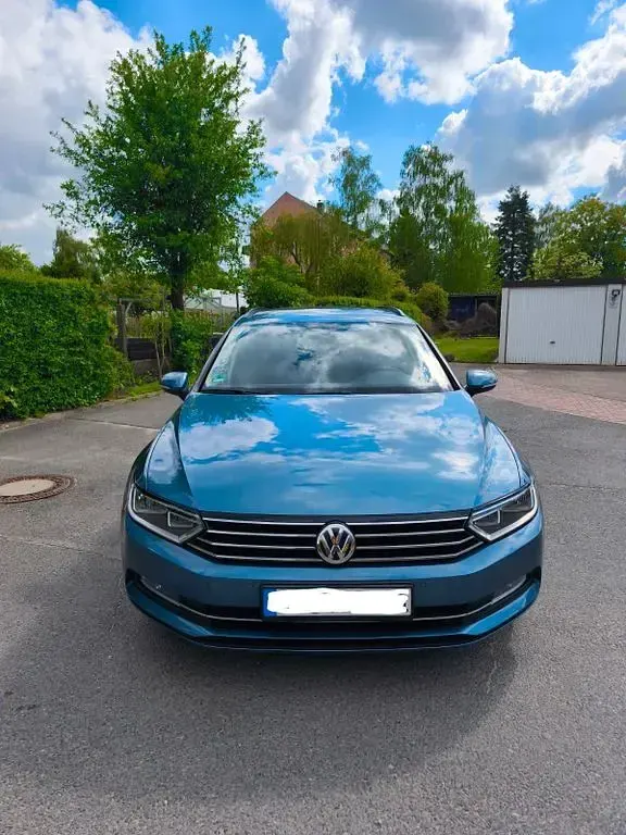 Gebraucht VW Passat Comfortline 150 PS (110 kW) 2016 Blau Kombi