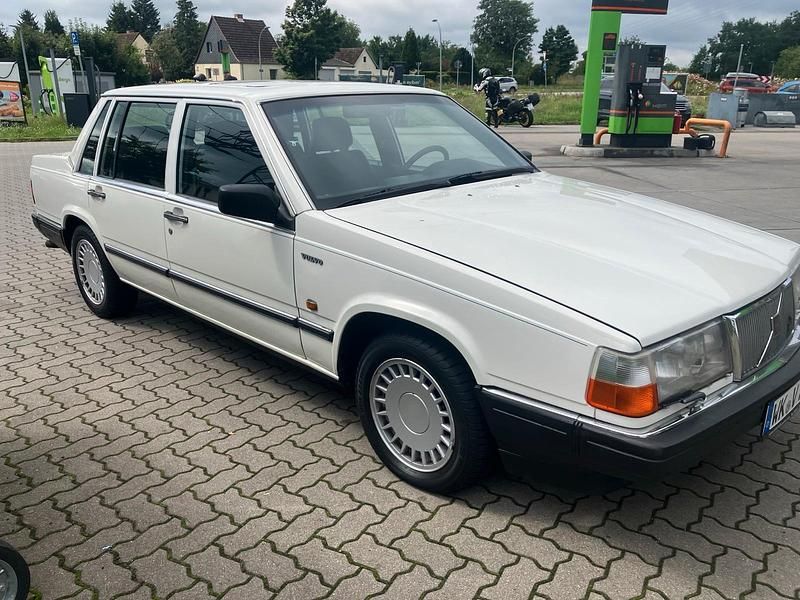 Weiß Gebraucht 1990 Volvo 760 Limousine | 5.555 € - Bild 1/4