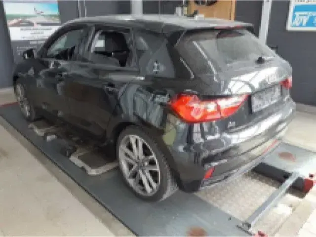 Gebraucht Audi A1 Sportback Advanced 95 PS (69 kW) 2021 Schwarz Kleinwagen
