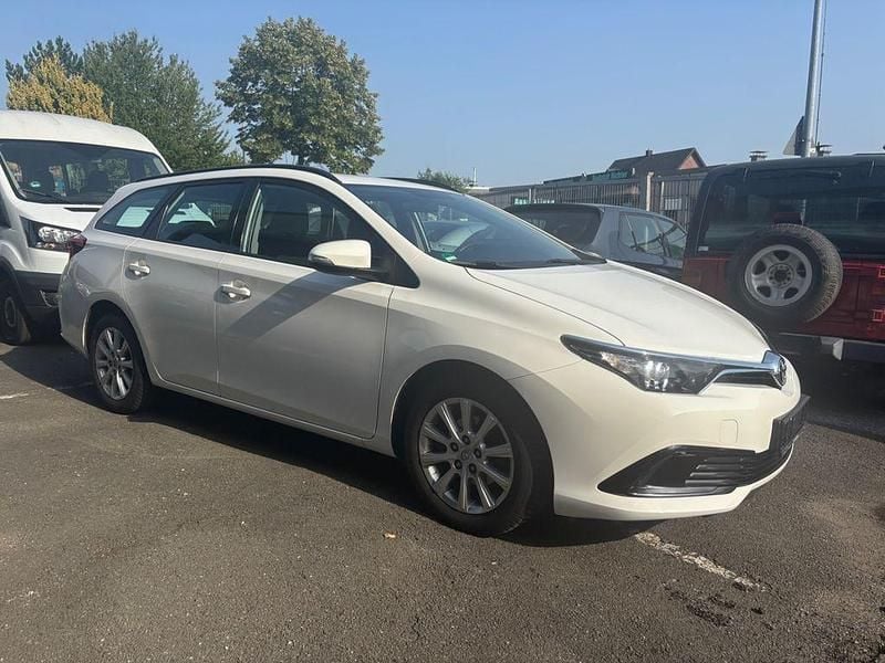 Gebraucht Toyota Auris Touring Sports 99 PS (72 kW) 2016 Weiß Kombi