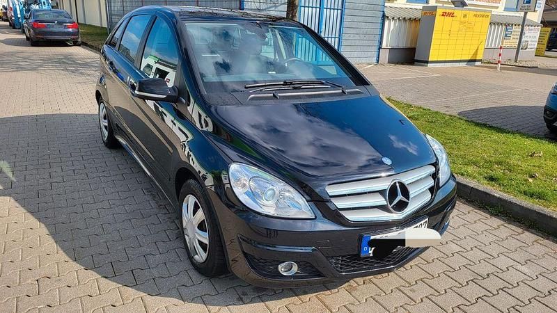 Gebraucht Mercedes B180 116 PS (85 kW) 2010 Schwarz Van / Kleinbus