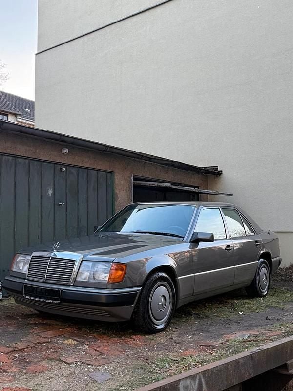 Gebraucht Mercedes E230 132 PS (97 kW) 1991 Grau Limousine