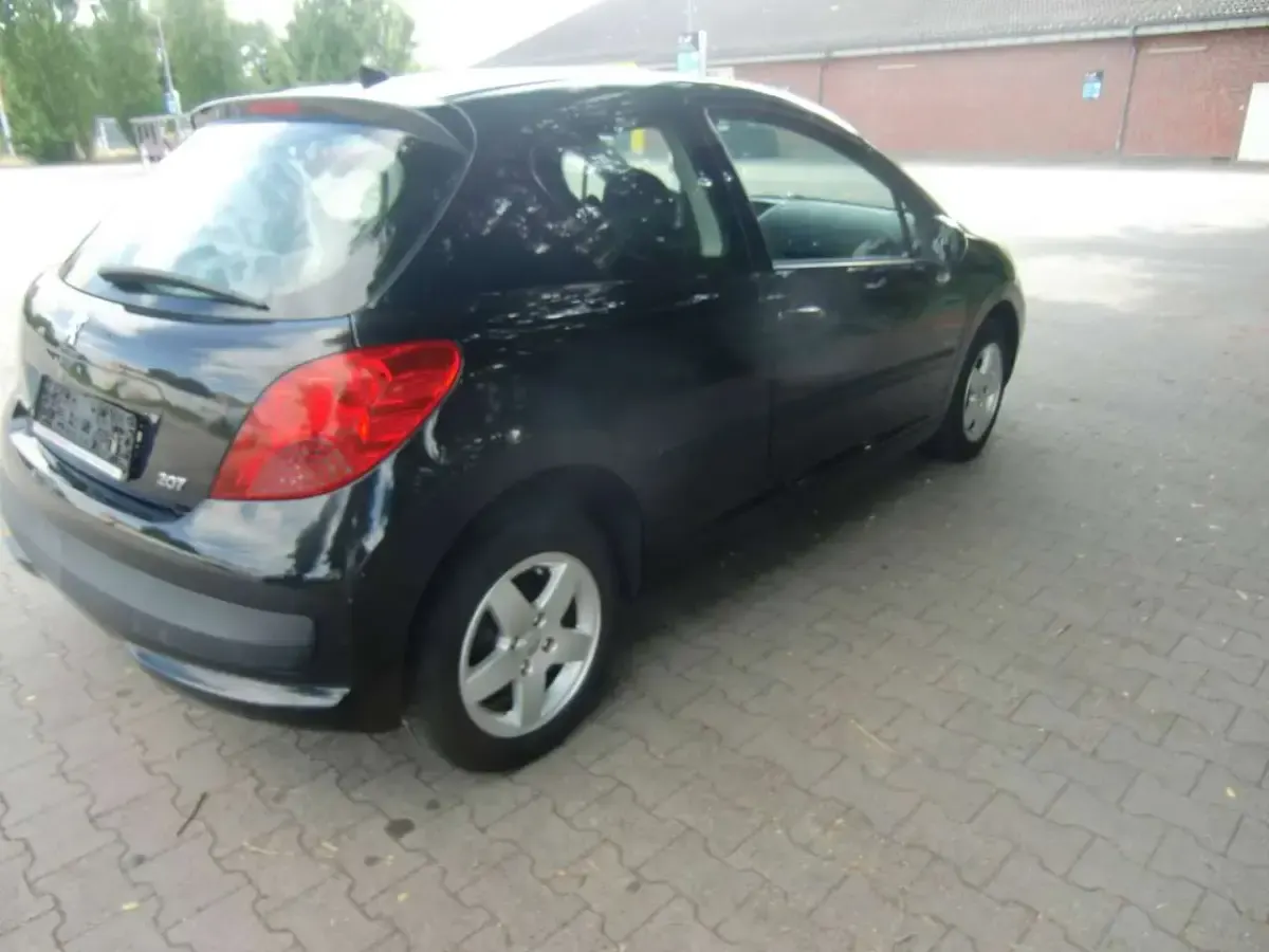 Gebraucht Peugeot 207 Urban Move 95 PS (69 kW) 2009 Schwarz Limousine