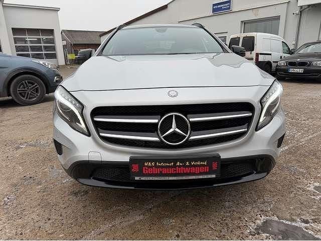 Gebraucht Mercedes GLA220 170 PS (125 kW) 2016 Polarsilber  metalliclack SUV