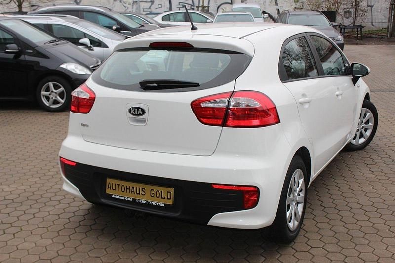 Second-hand Kia Rio 84 CP (61 kW) 2017 Alb Hatchback