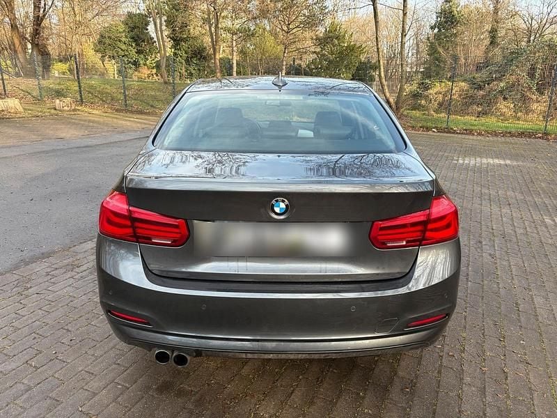 Gebraucht BMW 330e Sport Line 254 PS (186 kW) 2016 Grau Limousine