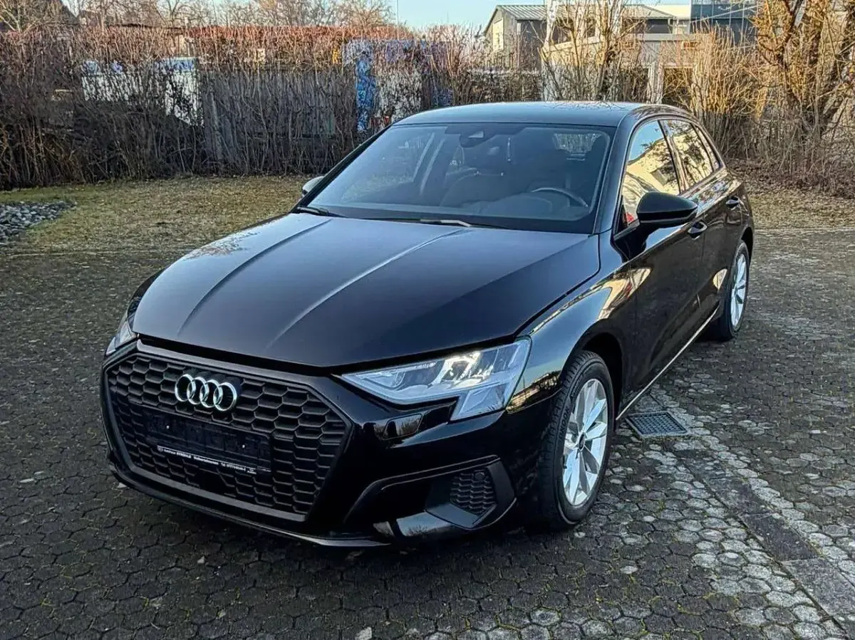 Gebraucht Audi A3 Basis 110 PS (80 kW) 2024 Brillantschwarz Kleinwagen