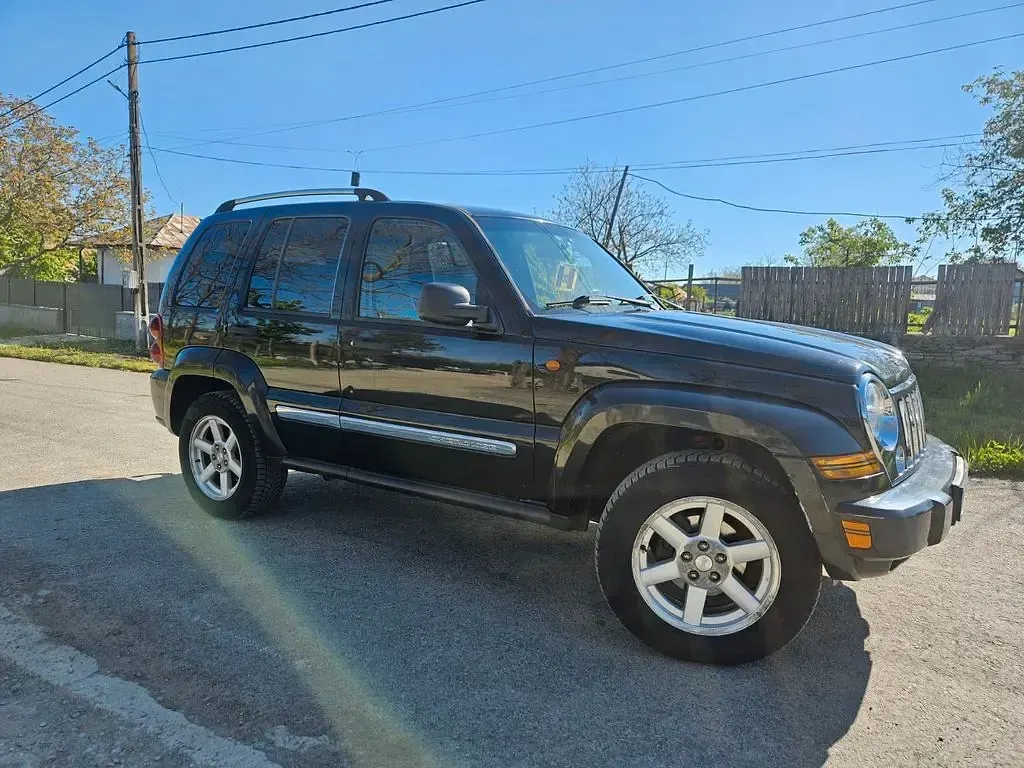 Gebraucht Jeep Cherokee Limited 163 PS (119 kW) 2006 Schwarz SUV