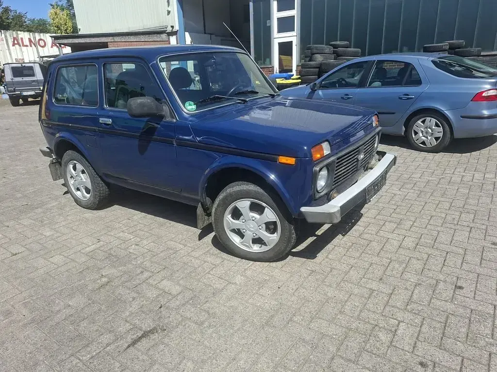 Gebraucht Lada niva 82 PS (60 kW) 2010 Blau SUV