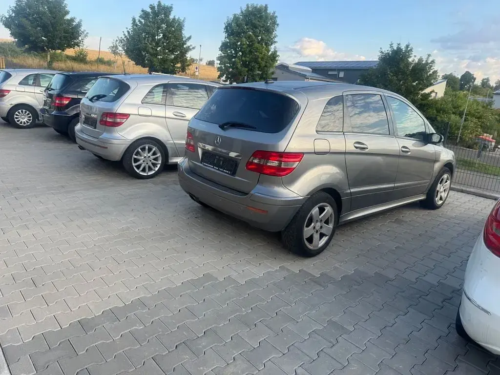 Gebraucht Mercedes B200 136 PS (100 kW) 2006 Grau Van / Kleinbus