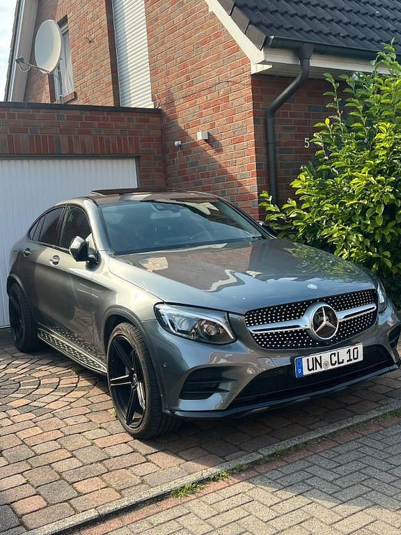 Grau Gebraucht 2016 Mercedes GLC250 AMG line Coupé | 23.999 € (Fairer Preis) - Bild 1/4