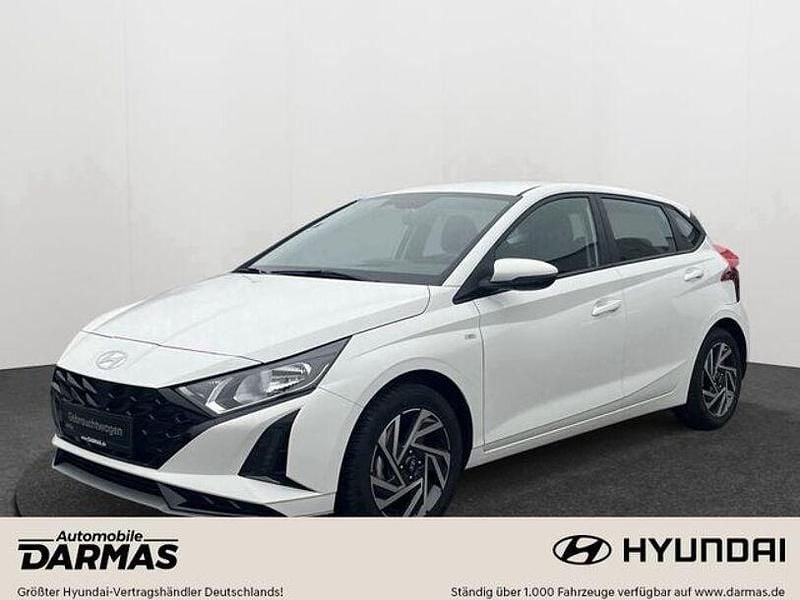 Weiß Gebraucht 2024 Hyundai i20 Trend Limousine | 17.790 € (Guter Preis) - Bild 1/3