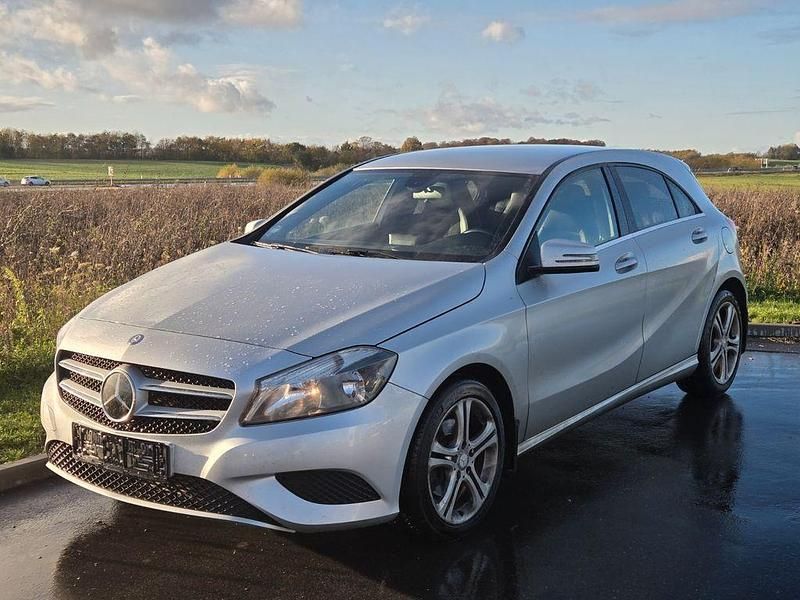 Gebraucht Mercedes A200 136 PS (100 kW) 2012 Silber Limousine
