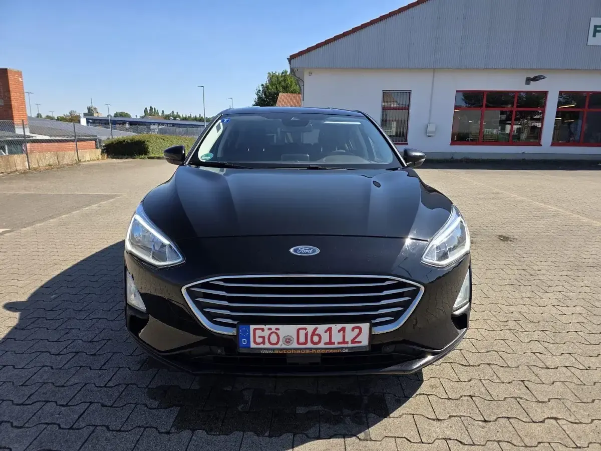 Gebraucht Ford Focus Cool & Connect 125 PS (91 kW) 2018 Schwarz Limousine