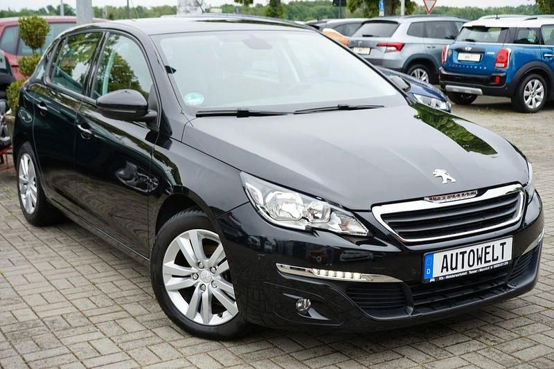 Gebraucht Peugeot 308 Active 110 PS (80 kW) 2015 Schwarz Limousine