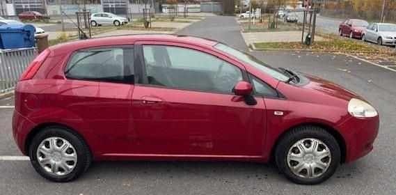 Rot Gebraucht 2009 Fiat Punto Limousine | 1.500 € (Fairer Preis) - Bild 1/4