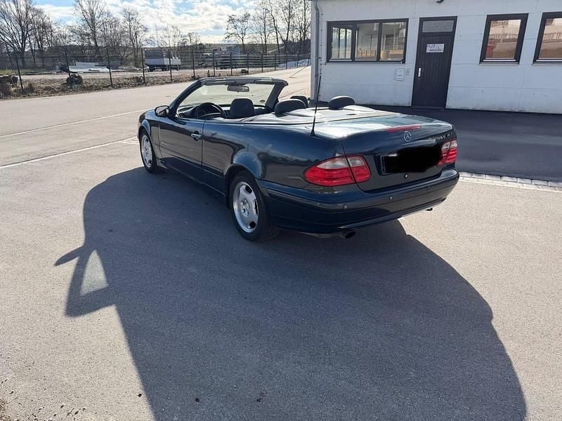 Gebraucht Mercedes CLK230 193 PS (141 kW) 2000 Schwarz Cabrio