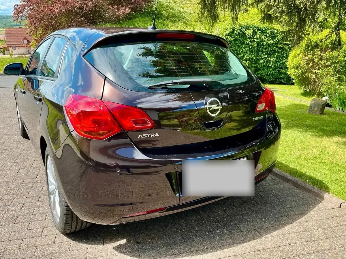 Gebraucht Opel Astra Active 140 PS (102 kW) 2013 Braun Kleinwagen