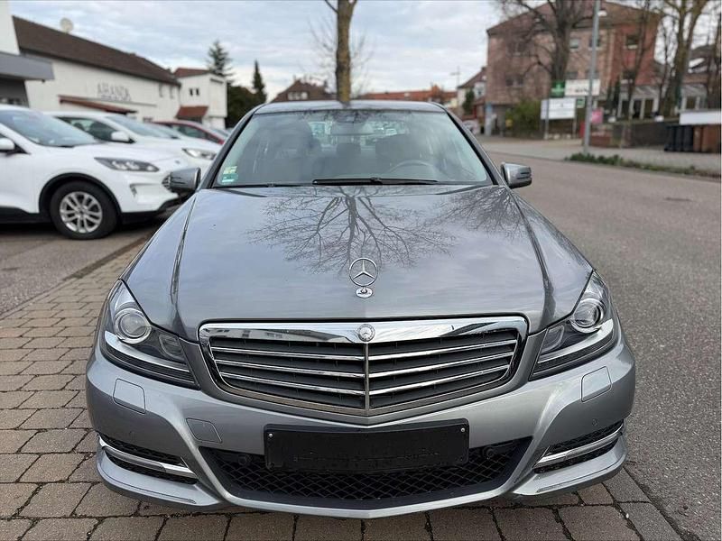 Gebraucht Mercedes C200 Elegance 136 PS (100 kW) 2011 Grau Limousine