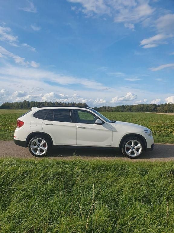 Weiß Gebraucht 2012 BMW X1 xLine SUV | 8.750 € (Fairer Preis) - Bild 1/4