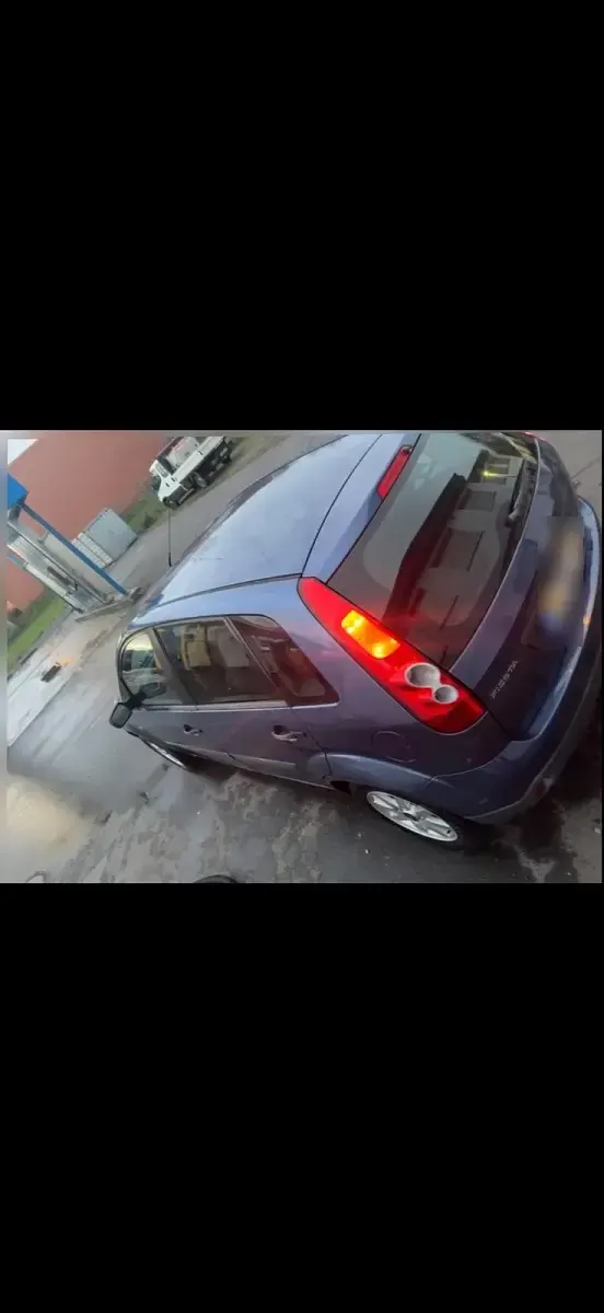 Gebraucht Ford Fiesta 69 PS (50 kW) 2005 Blau Kleinwagen