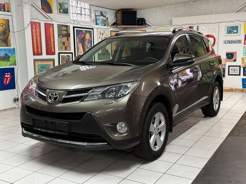 Braun Gebraucht 2015 Toyota RAV4 Multidrive S SUV | 16.999 € (Fairer Preis) - Bild 1/4