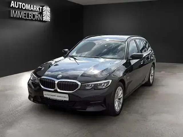 Gebraucht BMW 330e Advantage 113 PS (83 kW) 2022 Schwarz Limousine