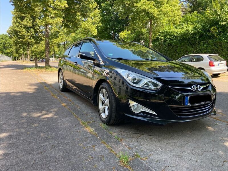 Schwarz Gebraucht 2012 Hyundai i40 Style Kombi | 6.750 € (Etwas zu teuer) - Bild 1/4