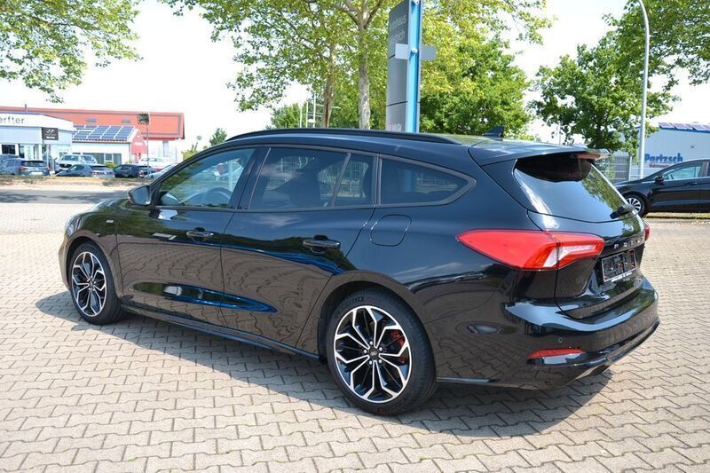 Gebraucht Ford Focus ST-Line X 125 PS (91 kW) 2020 Schwarz Limousine