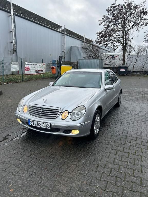 Gebraucht Mercedes E240 177 PS (130 kW) 2002 Silber Limousine
