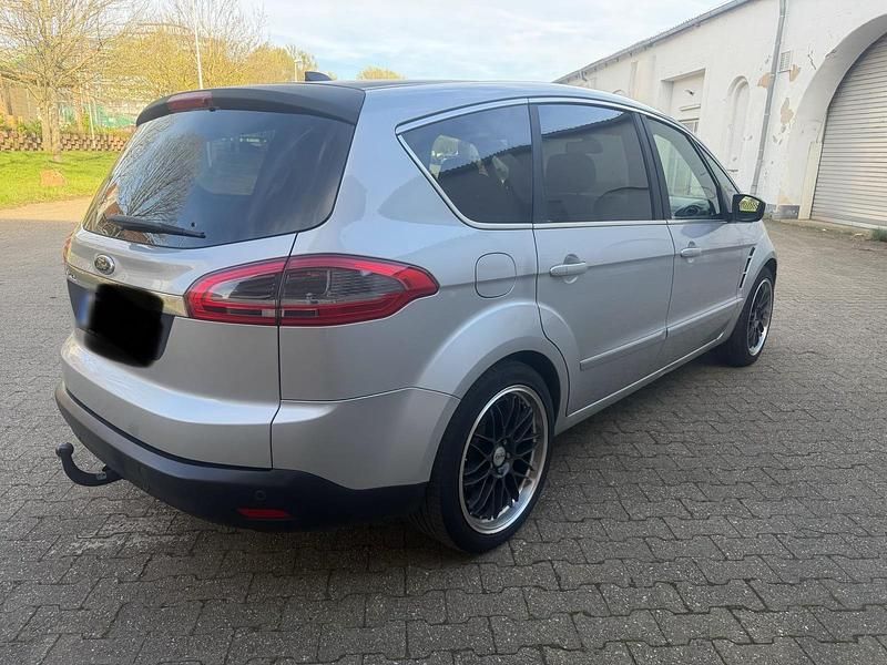 Gebraucht Ford S-MAX 140 PS (102 kW) 2012 Silber Van / Kleinbus