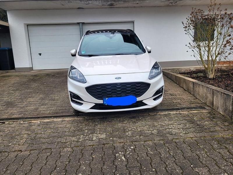 Gebraucht Ford Kuga ST-Line 150 PS (110 kW) 2022 Weiß SUV