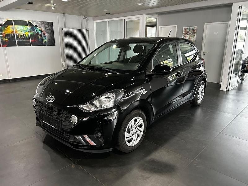 Gebraucht Hyundai i10 67 PS (49 kW) 2021 Schwarz Kleinwagen